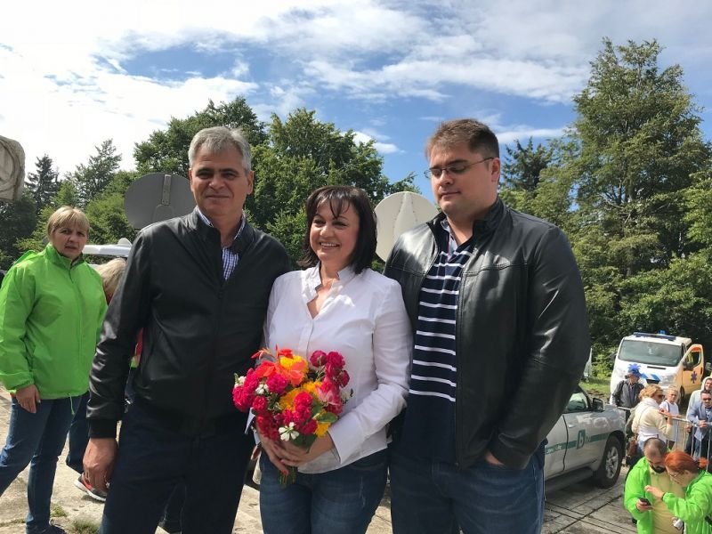 САМО В ПИК И РЕТРО: Корнелия без любимия си мъж за ЧРД