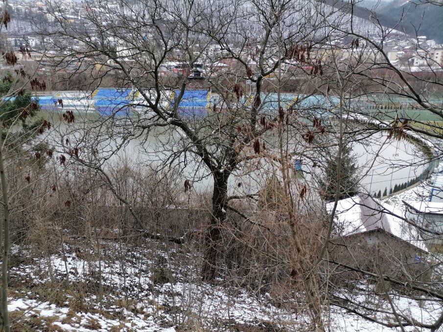 Тоновете боклуци в Своге: Чистят ги като се оттече водата