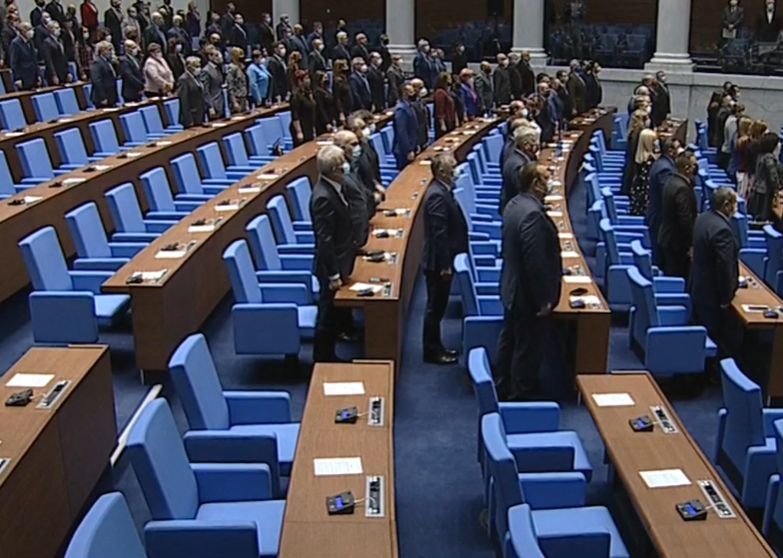 Заседанията на парламента спират на 8-ми март, на 25-и депутатите се разпускат