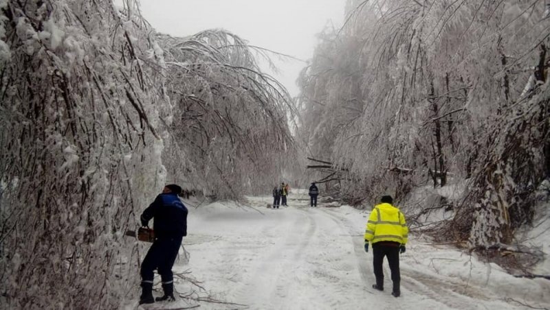 ПЕТРОХАН В СНЕЖЕН КАПАН! Вижте кошмара на прохода (ВИДЕО/СНИМКИ)