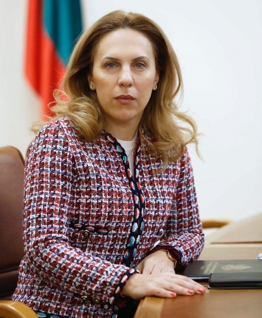 Вицепремиерът Марияна Николова поема изборите