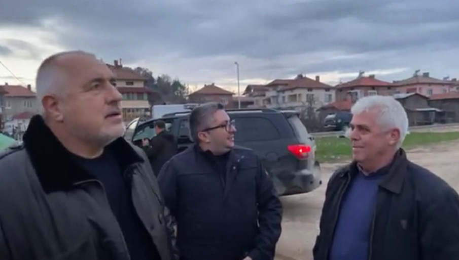 ПЪРВО В ПИК TV! Бойко продължава с обиколките в Родопите: На жълтите павета някои много трудно асимилират, че в България живеят хора (ВИДЕО/ОБНОВЕНА) ПЪРВО В ПИК TV! Бойко продължава с обиколките в Родопите: На жълтите павета някои много трудно асимилират, че в България живеят хора (ВИДЕО/ОБНОВЕНА)