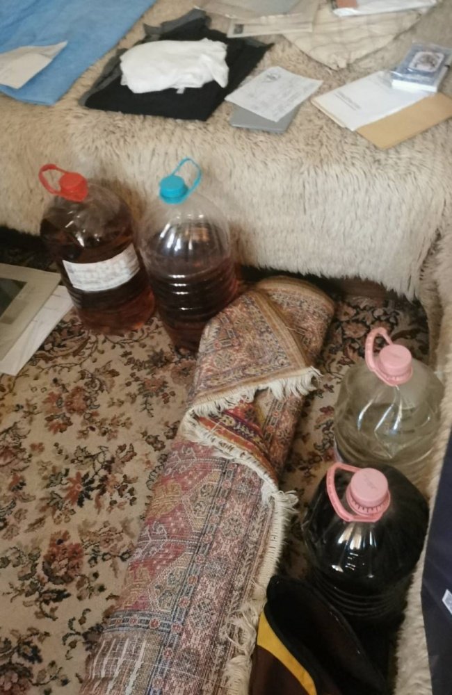 600 литра нелегален алкохол спипаха в община Левски