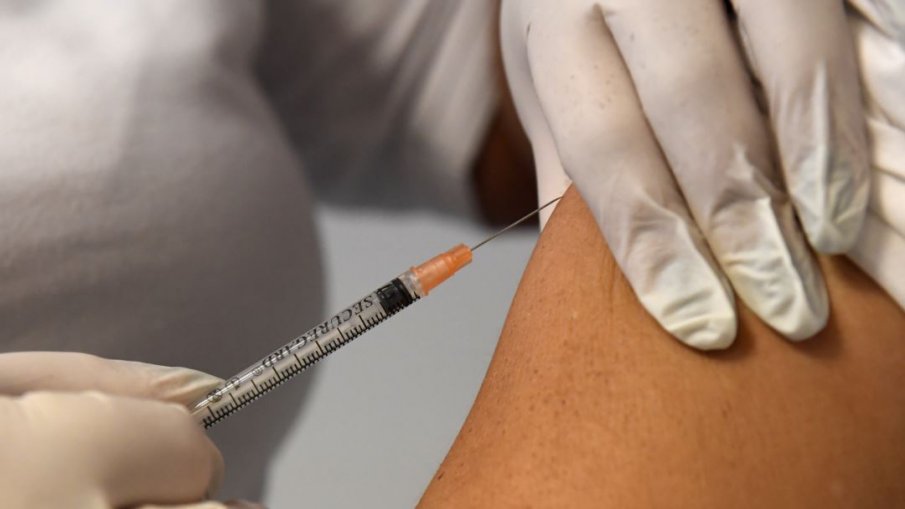Русия одобрява трета своя ваксина срещу COVID-19