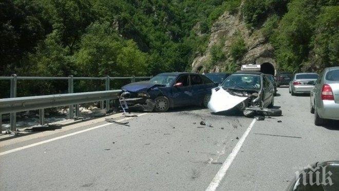 Катастрофа блокира дефилето за Велинград, има сериозно пострадал