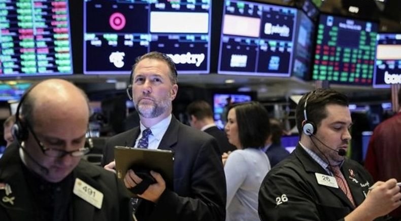 Уолстрийт затвори сесията си в сряда с леки повишения при индексите НАЗДАК и „Стандарт енд Пуърс”