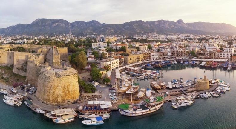 Кипър се отваря за туристи от 65 държави
