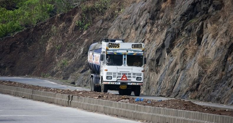 ТРАГЕДИЯ! Камион уби най-малко 15 души в Индия