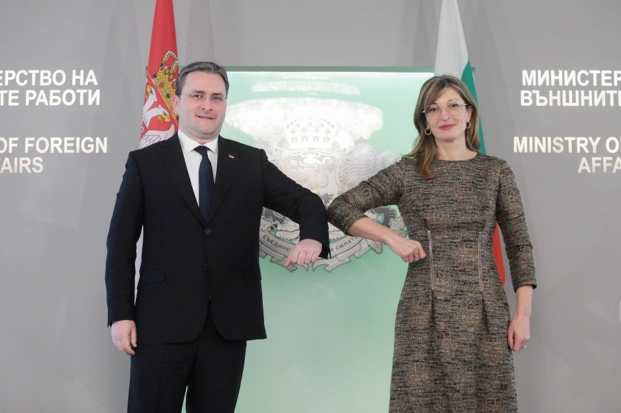 Захариева се договори със сръбския си колега да работят за улесняване на връзките между бизнеса и хората