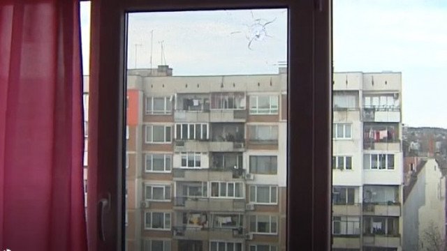 Стреляха по апартамента на семейство в София