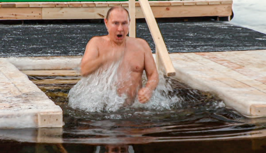 НА БОГОЯВЛЕНИЕ: Путин се хвърли в ледените води край Москва (ВИДЕО)