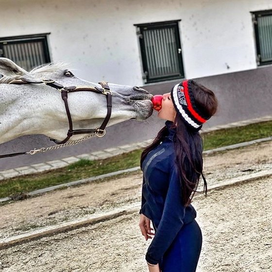 Алекс Арабаджиева е на седмото небе с нова любов (СНИМКА)
