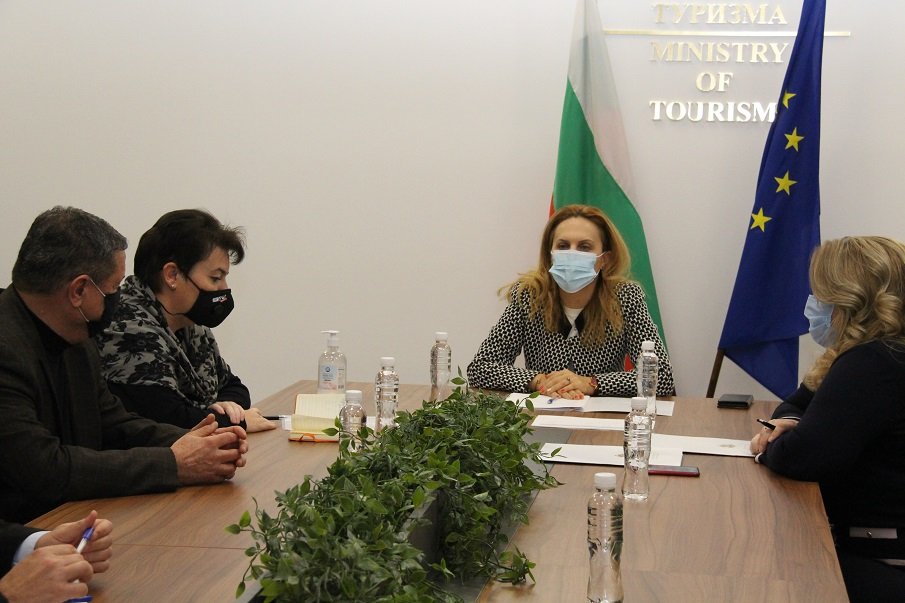 Марияна Николова проведе работна среща с Обединение Бъдеще за туризма