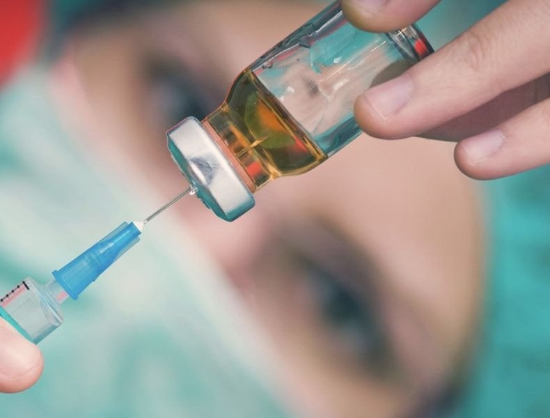 В Полша ограничават ваксинацията срещу коронавируса. Ето причината