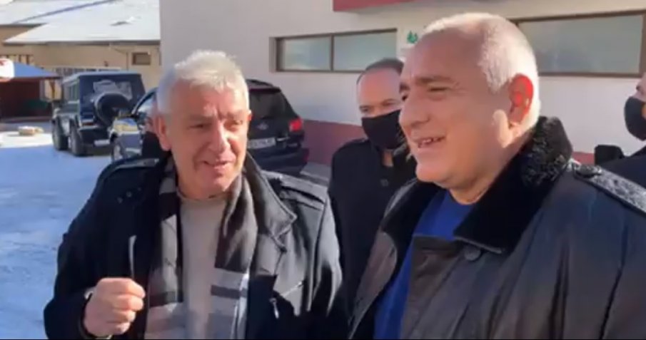 ПЪРВО В ПИК TV: Премиерът Борисов в Лъки: Дали сме 53 млн. лв. за ремонти тук, за да живеят хората добре. Питайте Радев като ни обвинява, че харчим, чии пари да спрем - на лекарите, на учителите или на пенсионерите? (ВИДЕО/ОБНОВЕНА)