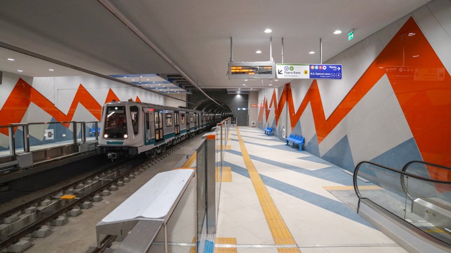 Наводнение е спряло метрото на станция Хаджи Димитър