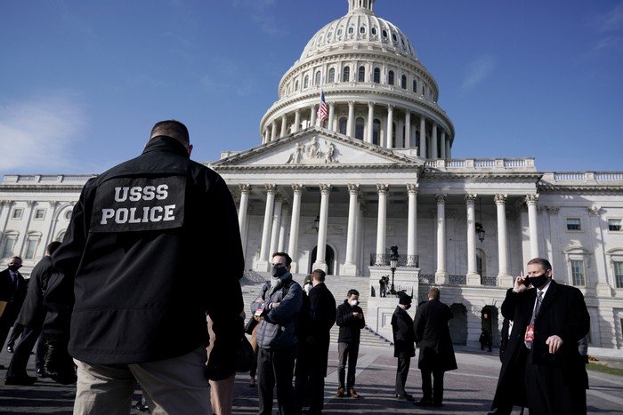 Правят комисия за разследване на безредиците в Капитолия