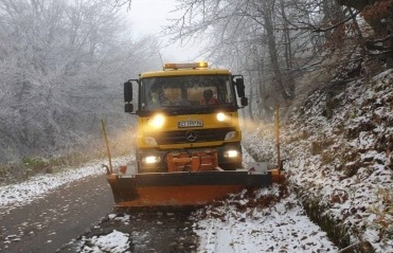 40 автомобила ще обслужват пътната мрежа в Сторозагорско, за да няма заледяване