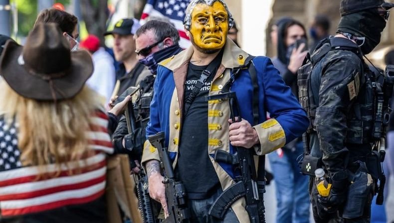 Десетки привърженици на свободното носене на оръжие се събраха за акция в Ричмънд