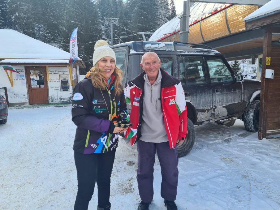Най-възрастният практикуващ скиор посрещна Марияна Николова на Мечи чал (СНИМКИ)