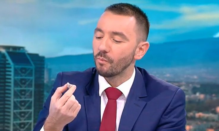 ГОРЕЩО В ПИК: Ето кой сяда в стола на Антон Хекимян - новият водещ живее с колежка от Би Ти Ви