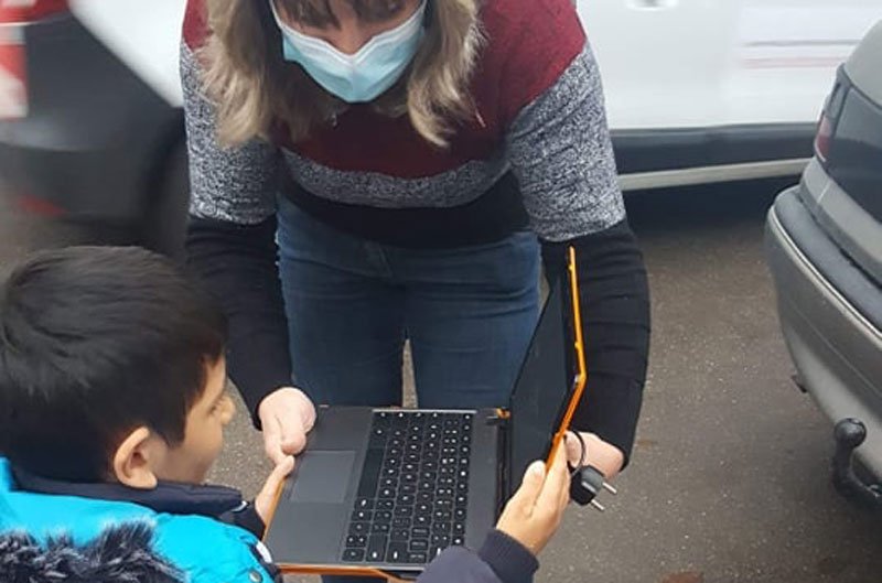 Ученици от Търговище получиха дарение лаптопи