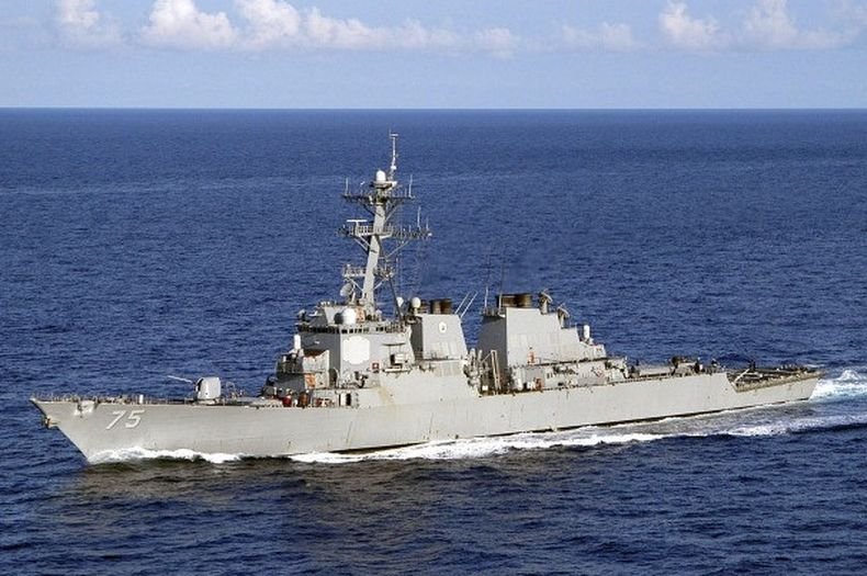 Американският ескадрен миноносец „Доналд Кук” навлезе в Черно море