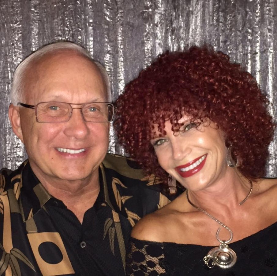 САМО В ПИК И РЕТРО: Сия от „Тоника“ стана козметичка в Америка (Снимки)