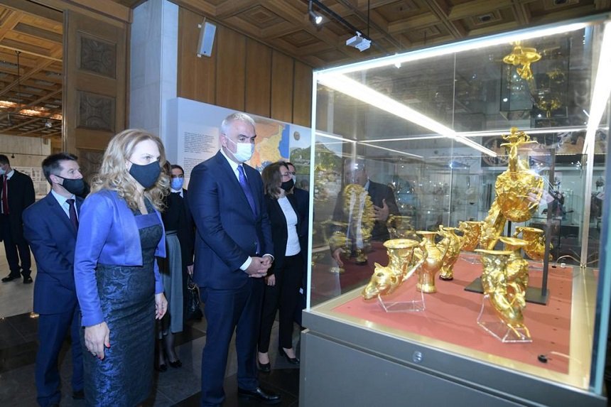 Марияна Николова и Мехмет Ерсой посетиха Националния исторически музей (СНИМКИ)