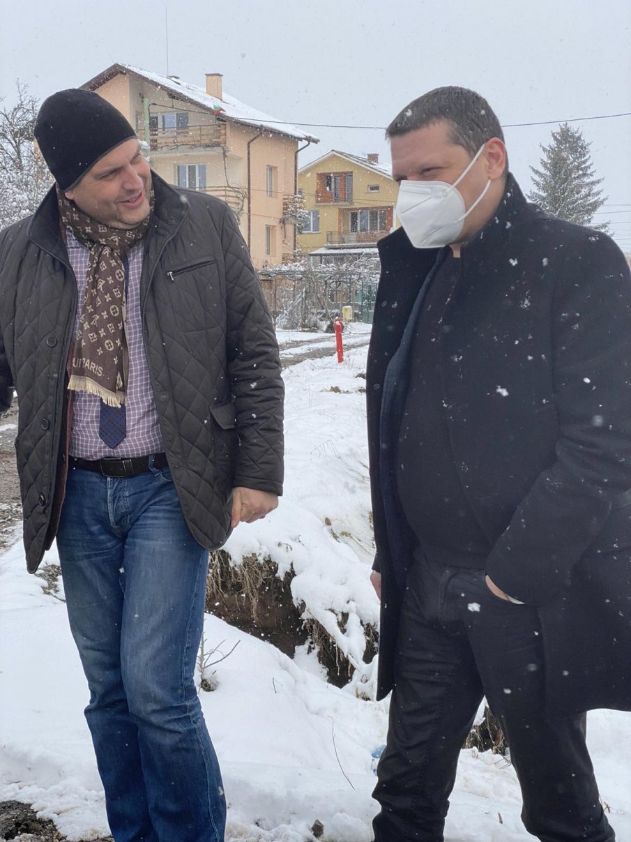Илиан Тодоров и кметовете на Костинброд и Петърч провериха почистването на р. Блато Илиан Тодоров и кметовете на Костинброд и Петърч провериха почистването на р. Блато