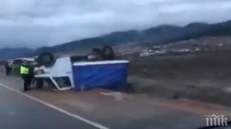 Шофьор заспа зад волана на пътя Бургас - Варна, 18-годишен водач удари чистачка в Айтос