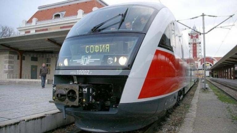 Влак ще свързва жп гарата и летището в Бургас, намериха пари за проекта