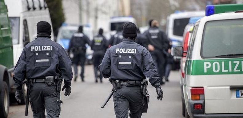 Мъж рани няколко души с нож в центъра на Франкфурт