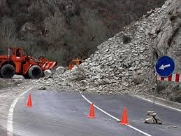 ИЗВЪНРЕДНО! Падащи камъни затвориха АМ „Струма“