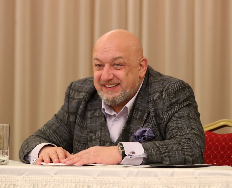 Министър Кралев и Пламен Нунев подпомогнаха спортен клуб на хора с увреждания в Русе