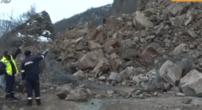 До сряда пътят през Искърското дефиле край Елисейна трябва да бъде отворен