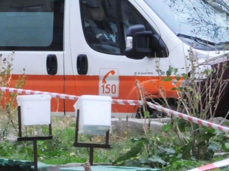 Дупничанин падна фатално от 7-ия етаж, опитвал да премахне опасна мазилка