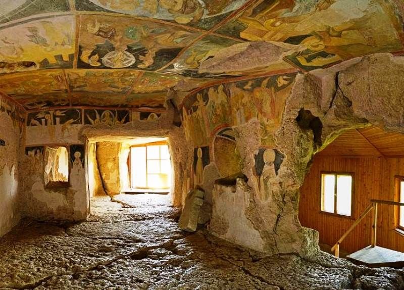 Пускат пощенски марки с Ивановските манастири