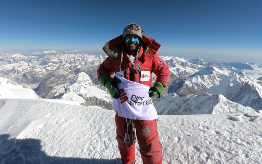 Атанас Скатов атакува К2, пожелава си слънце и малко вятър