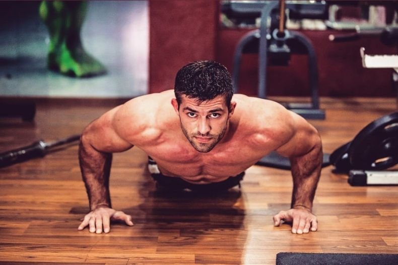 ММА-боецът Валери Тюлеков емигрира в Дубай (СНИМКИ)