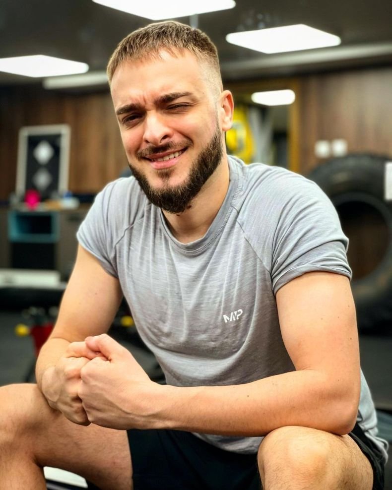 Криско се пусна като хилав студент (СНИМКА)