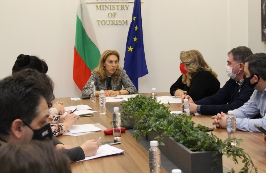 Марияна Николова обсъди с туроператори създаването на Гаранционен фонд