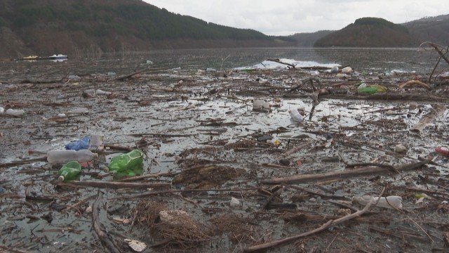 Плаващо сметище се образува и в язовир Кърджали