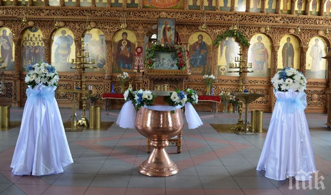 УЖАСЯВАЩА ТРАГЕДИЯ: Бебе почина след кръщене, разследват свещеник