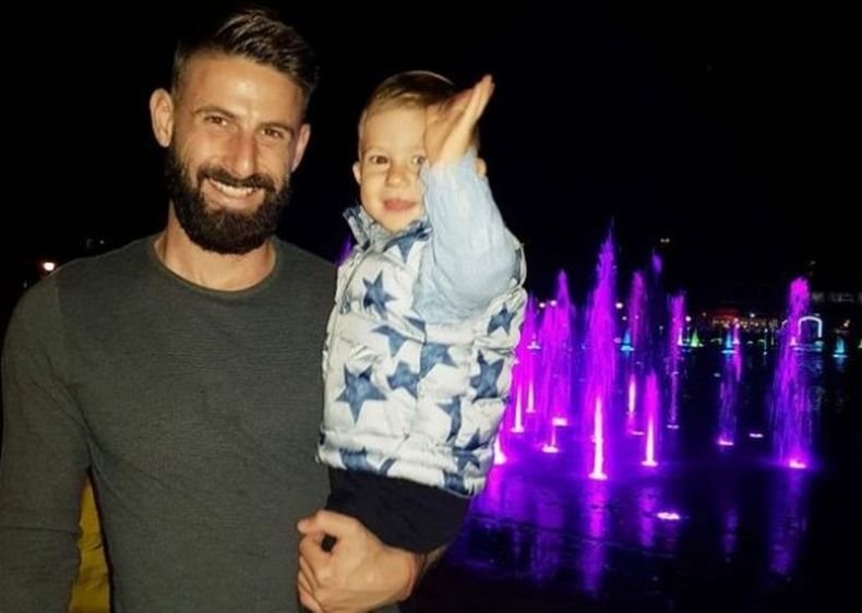 Футболист №1 на България прави сина си рок звезда