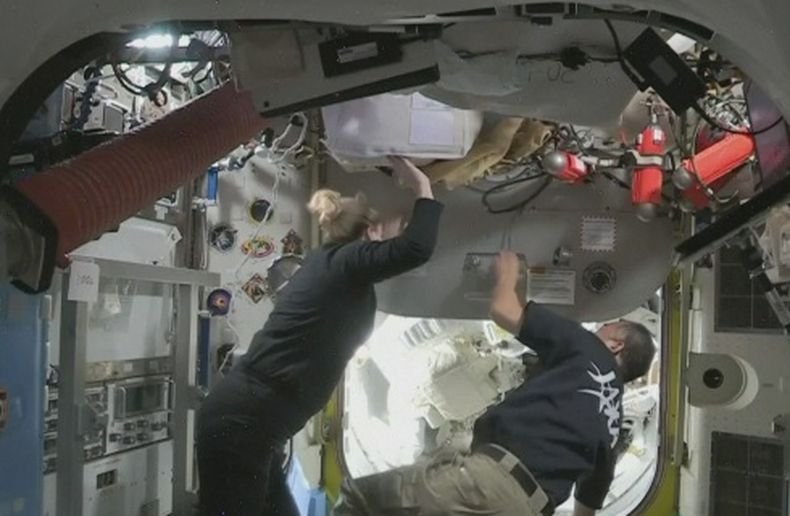 Американски астронавти от МКС монтираха нови камери на станцията
