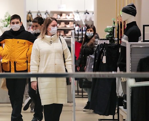 В първия ден от отварянето на моловете и фитнесите: Само три акта за нарушения в София