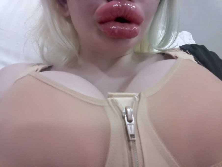 КУЛТУРЕН ШОК: Барбито Андреа платила 6 бона за бомбите си, лежи по гръб да не ги спука