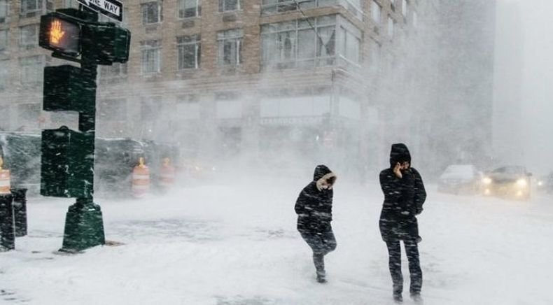 Американският североизток беше ударен от една от най-мощните зимни бури от години