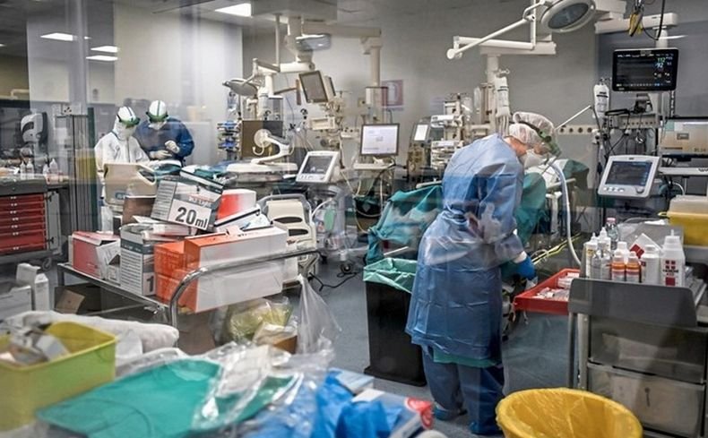 Испания мина прага от 3 милиона заразени с COVID-19